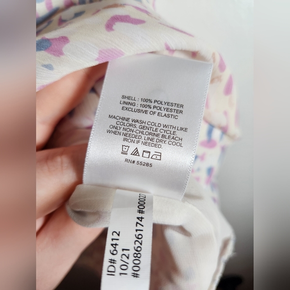 NWT Express Smocked Neck Sleeveless Blouse Large - Picture 4 of 4